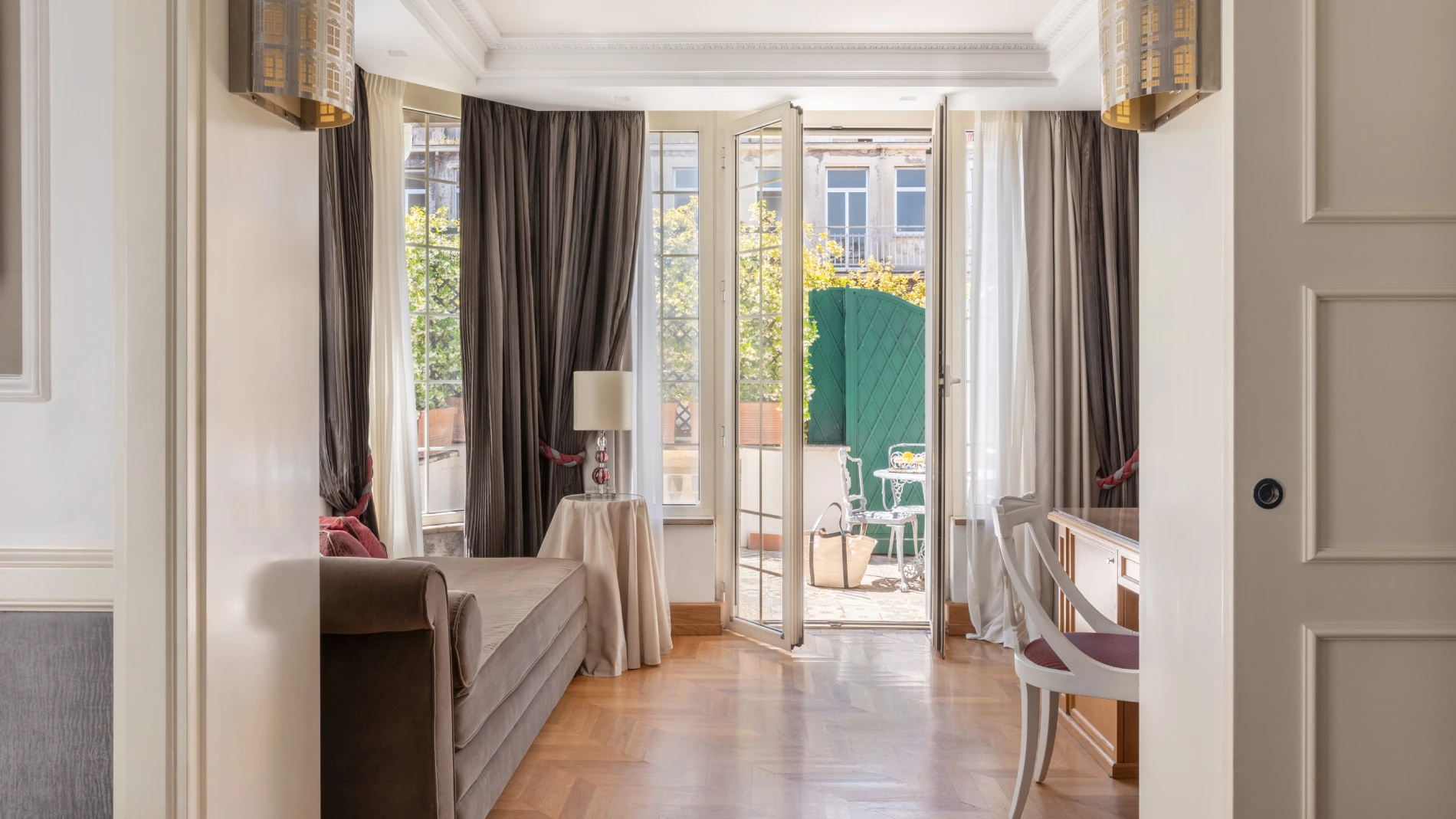 Suite with lounge corner, writing desk, parquet floor and open doors to a private terrace near Piazza della Repubblica - The Hotel Britannia, BZAR hotels in Rome